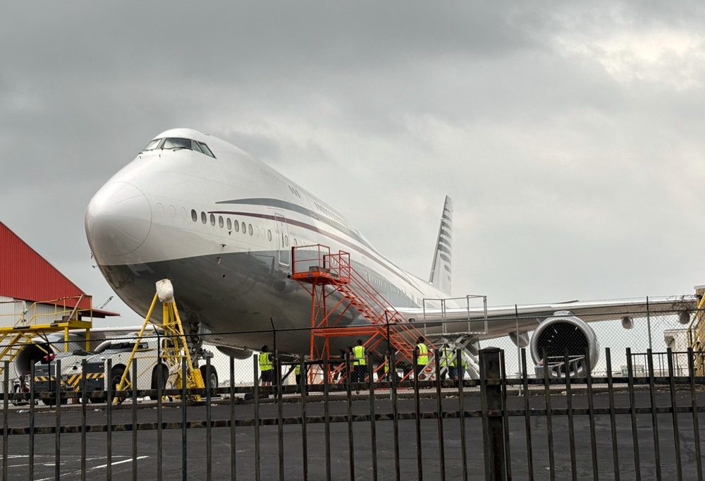 Trotz scharfer Kritik / USA nehmen geschenkten Jumbojet von Katar offiziell an 