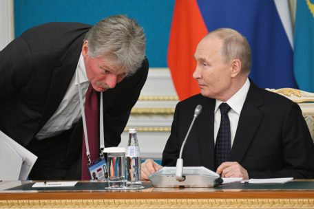 Moskau / Ukrainische Drohnen legen russischen Flugverkehr lahm – Dementi zu Friedensgesprächen