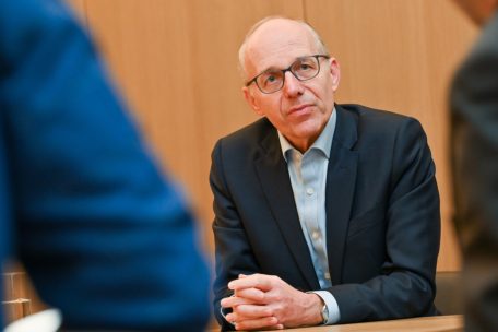 Chamber / Regierungsrat verabschiedet Gründung des „Guichet social unique“ und leitet Vorarbeiten zu Grund- und Mobilisierungssteuer ein