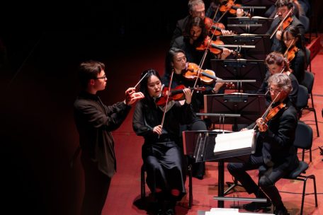 Der junge finnische Dirigent Tarmo Peltokoski hatte das OPL bestens im Griff