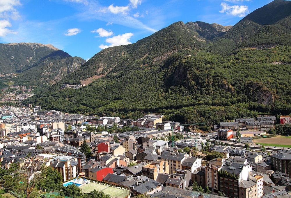 JPEE-Gastgeber / Drei Sprachen, billiger Tabak, teures Wohnen: Andorra ähnelt Luxemburg – und ist doch ganz anders