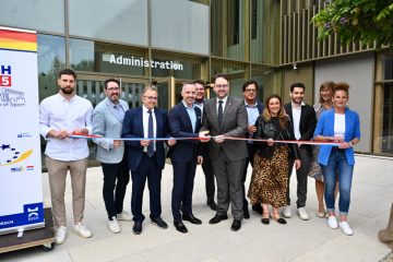 Der Politflüsterer / Mit der Schere im Kopf durch Esch