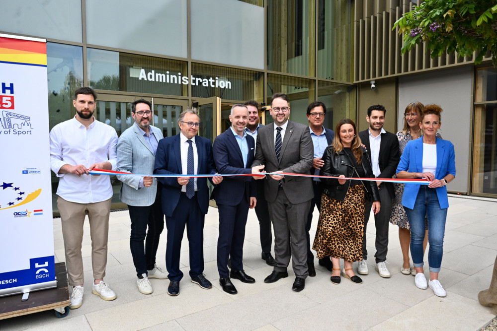 Der Politflüsterer / Mit der Schere im Kopf durch Esch