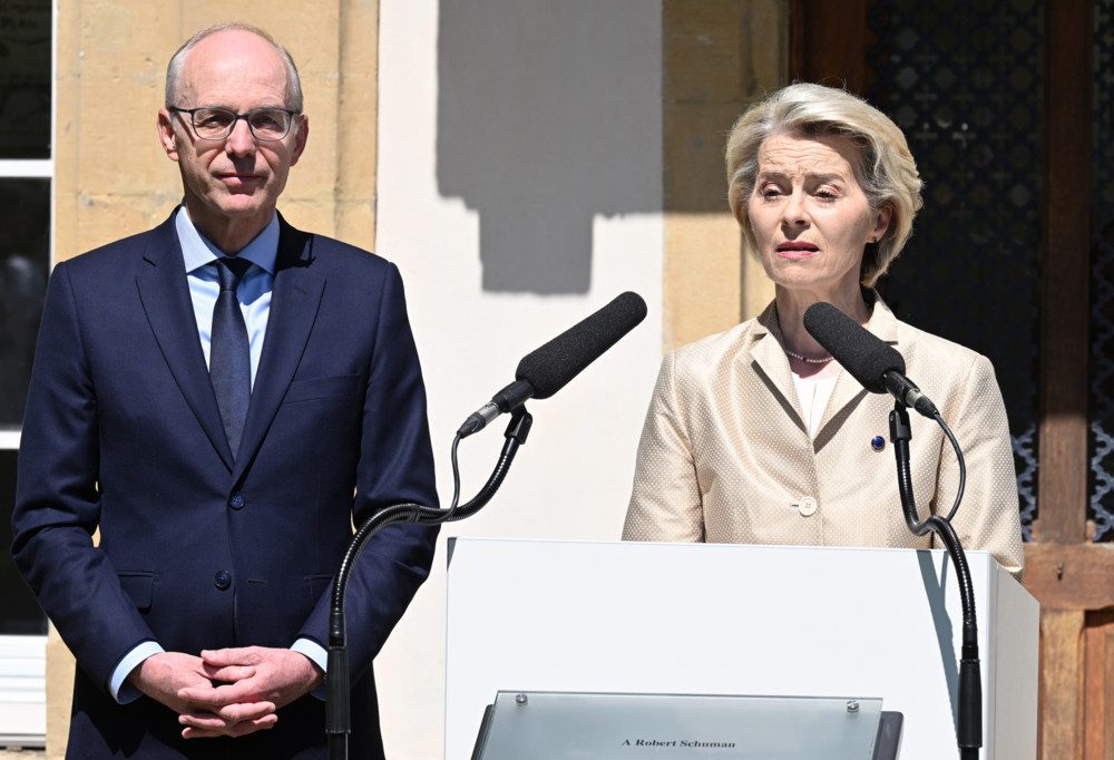 Ehrung in Aachen / Frieden hält Karlspreis-Rede für Von der Leyen: „Müssen unsere Regulierungen vereinfachen“