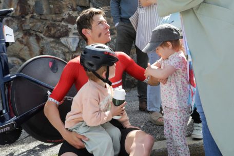 JPEE-Splitter / Busfahrten, schwache Mägen und Damen auf Goldkurs