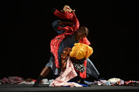 Macht mehr als nur Musik: Edsun bei der Kampagne „Rethink your Clothes“ von Fairtrade Lëtzebuerg und Caritas Luxemburg