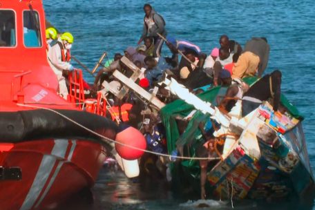 Kanaren / Ihr Tod wurde live im TV übertragen: Flüchtlinge ertrinken im Hafen der Urlaubsinsel EL Hierro