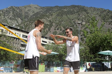 Colin Hilbert (l.) und Steve Weber wollen am Freitagabend gegen Andorra gewinnen – dann würde einem Gruppenfinale gegen Monaco nichts mehr im Weg stehen