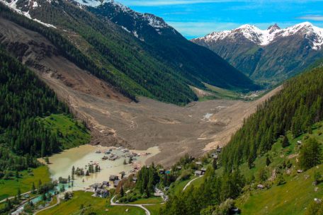 Schweiz / Banges Warten und leise Hoffnung nach Gletscherabbruch