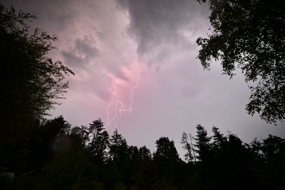 Potenzielle Gefahr / Gewitter in ganz Luxemburg: Unwetterrisiko-Zelle mahnt zur Wachsamkeit bei Veranstaltungen
