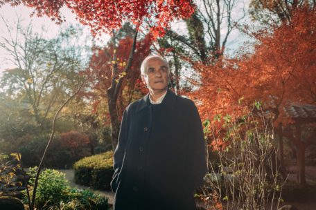 Interview avec Pico Iyer / L’auteur lève le voile sur les origines de son livre „Aflame: Learning from silence“