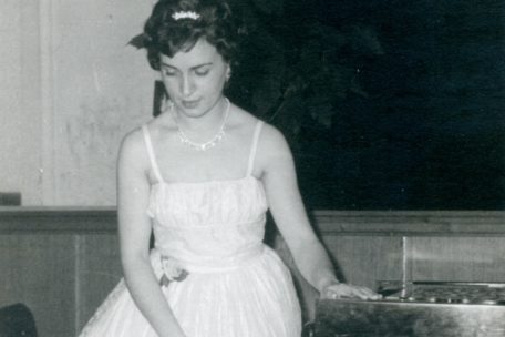 Die junge Pianistin Jeannette Braun-Giampellegrini, ohne Datum