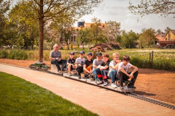 Offizielle Einweihung / Miniatureisenbahn „Millebunn“ dreht ihre Runden durch Olingen