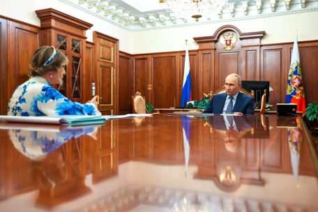 Trotz und Stille / Wie Moskau den ukrainischen Drohnenangriff totschweigt