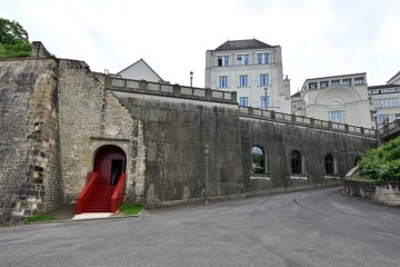 Vergessenes Kloster und barocke Festung / Neue Wege in die Vergangenheit: Archäologische Krypta unter der „Cité judiciaire“ öffnet für Besucher