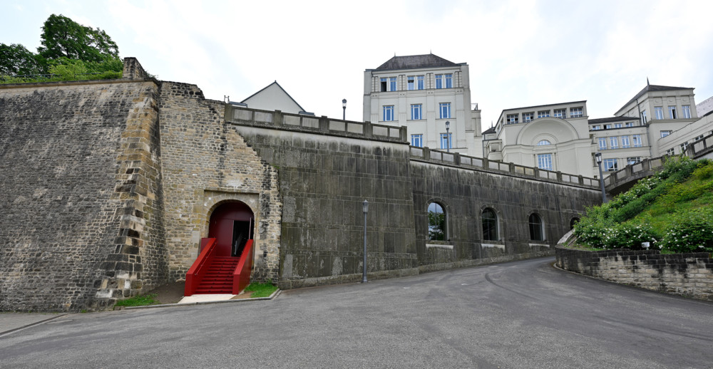 Vergessenes Kloster und barocke Festung / Neue Wege in die Vergangenheit: Archäologische Krypta unter der „Cité judiciaire“ öffnet für Besucher