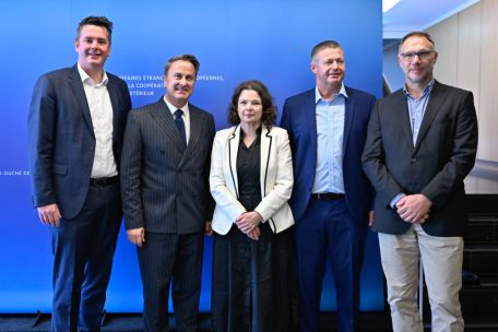 Sie wollen feiern: Lex Delles, Wirtschafts und Tourismusminister, Außenminister Xavier Bettel, Europamuseum-Direktorin Martina Kneip, Michel Gloden, Bürgermeister von Schengen sowie Marcel Bisenius, für das Schengen-Projekt verantwortlicher Gemeindeingenieur