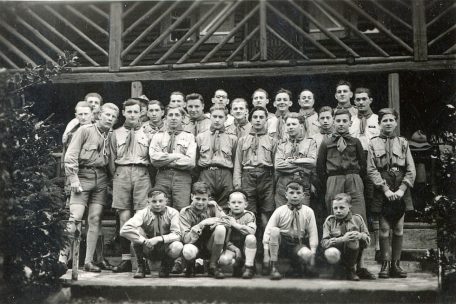 Die FNEL 1947 vor dem neuen Chalet