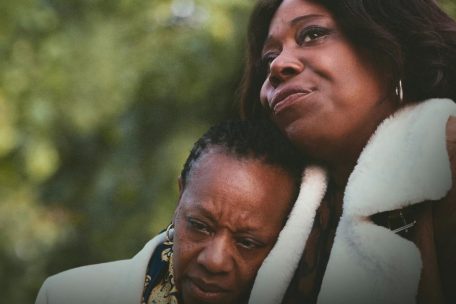 Marianne Jean-Baptiste und Michele Austin in „Hard Truths“