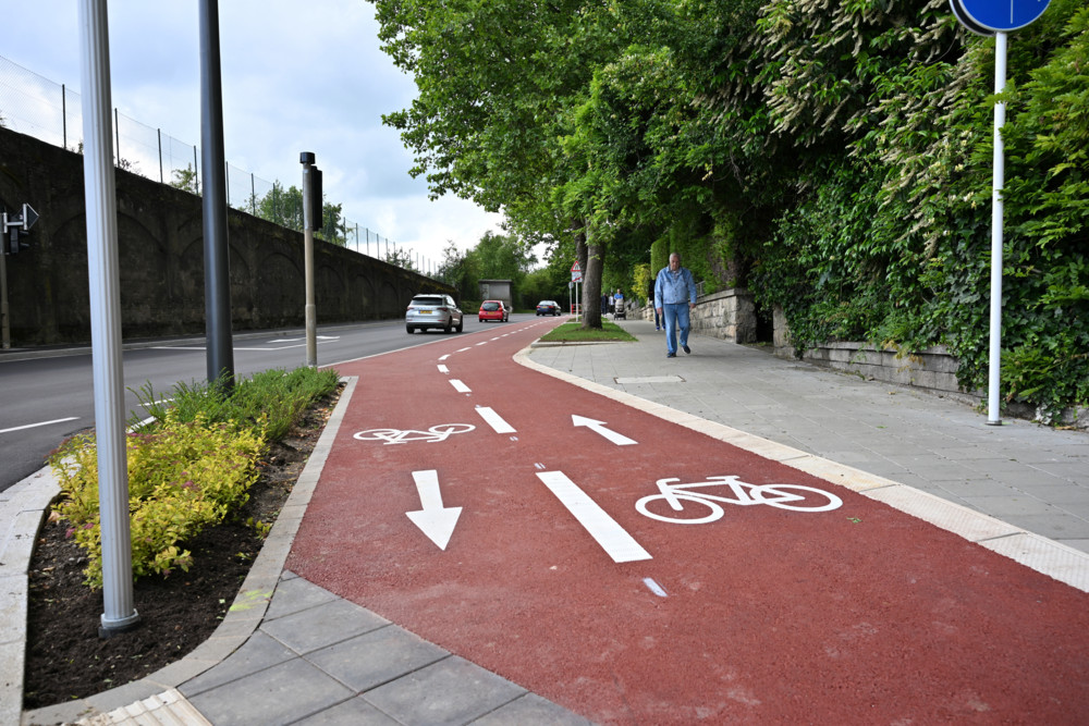 Zum ersten Mal in Rot / Neuer Radweg verbindet „Vëlodukt“ mit Escher Stadtkern