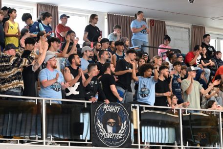 Die Zuschauer auf den Tribünen machten ordentlich Stimmung