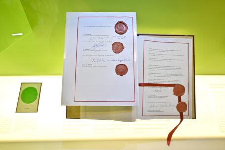 Originalgetreue Reproduktion des Schengener Vertrages: Der langjährige Außenminister Jean Asselborn soll mal gesagt haben, dass Robert Goebbels’ Unterschrift 1985 die wohl wichtigste seines Lebens gewesen sei– neben der Heiratsurkunde vielleicht