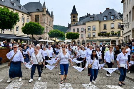 Echternach / Wo die Kirche Seitensprünge duldet: Tausende kommen zur Springprozession 