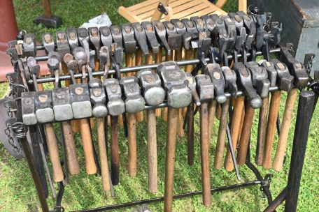 Genügend Hämmer hat kein Schmied