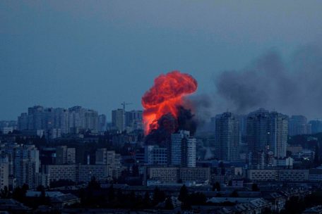 Ukrainekrieg / Luftangriff mit 300 Drohnen: Drei Menschen sterben bei Attacke auf Kiew und Odessa