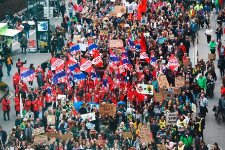 Editorial / „Die Zeit drängt“: Gewerkschaftsfront und Zivilgesellschaft schmieden Bündnis gegen CSV-DP-Regierung