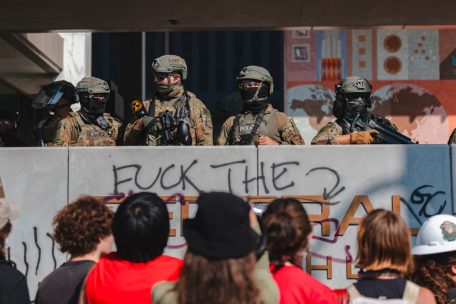 Fußball / Tränengas und Blendgranaten: Die „Rebellion“ gegen Trump und die Klub-WM