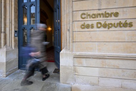 Chamber / Abgeordnete diskutieren über Selbstjustiz, die französischsprachige Alphabetisierung und das Waffengesetz