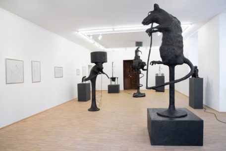 Ratten als Kunstwerk: &bdquo;Rats and Rituals&ldquo; in der Galerie Nosbaum Reding