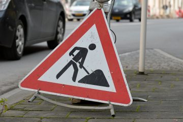 Austausch von Straßenlaternen / Fahrer müssen in kommenden Tagen mit Verkehrsbehinderungen in Differdingen rechnen