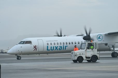 Luxairport / Schäden an der Landebahn auf dem Findel sorgen am Freitagabend für Flugausfälle
