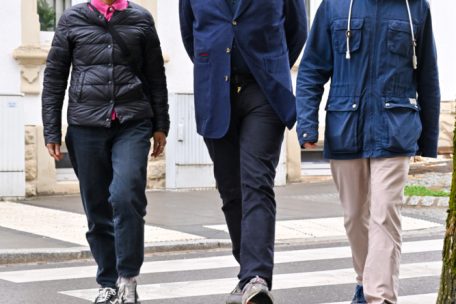 Gemeinsam mit Francesca Pham (l.) und Federico Gentile (r.) setzt Thorben Grosser sich seit rund vier Jahren für Transparenz ein
