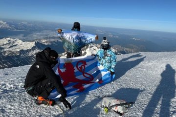 Mit der Heimatflagge auf dem Gipfel / Zwei junge Luxemburger bezwingen den Mont Blanc