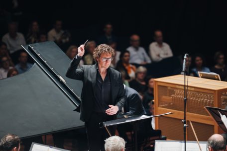 Der Dirigent Teddy Abrams&nbsp;