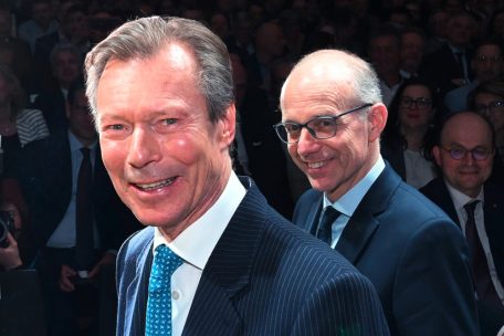 Editorial / Monarchie und Alltag: Der Hengover nach 25 Jahren