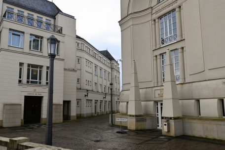 Prozessauftakt  / Kommunaler Sozialarbeiter soll Klientin vergewaltigt und weitere sexuell genötigt haben