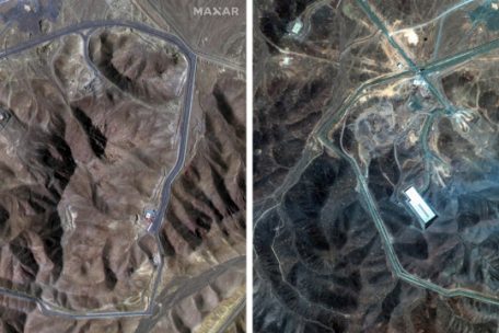 Die Kombo der von Maxar Technologies zur Verfügung gestellten Satellitenbilder zeigt die Anreicherungsanlage Fordo im Iran vor den US-Angriffen am 20. Juni 2025 (l) und nach den Angriffen am 22. Juni 2025 (r). 