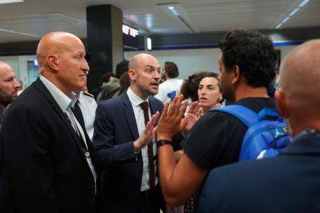 Nahost / Frankreich will zu Evakuierung von Staatsbürgern aus Israel Militärmaschinen einsetzen