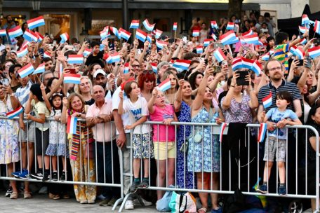 Nationalfeiertag / Von „wichtiges Symbol“ bis „überholt“: Was die Leute in der Hauptstadt über die Monarchie denken