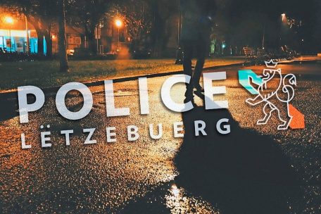 Luxemburg-Stadt / Unbekannte besprühen Mann bei Überfall mit Farbe und stehlen seine Armbanduhr