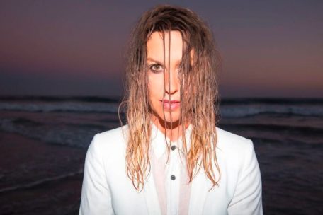 De l’électricité à la spiritualité  / Alanis Morissette en concert ce soir à la Rockhal