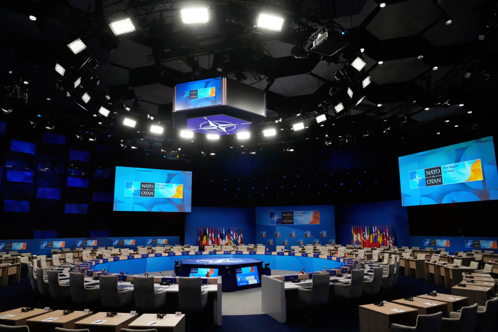 35 Milliarden Euro / Nato sichert Ukraine weitere Hilfe zu