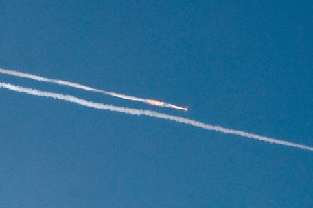 Iran-Konflikt / Iran feuert mindestens eine Rakete auf Israel ab – Waffenruhe laut Trump weiterhin in Kraft