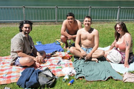Für Dorian, Rafael, Umut und Justine (v.l.) scheint das Wasser in Ordnung zu sein