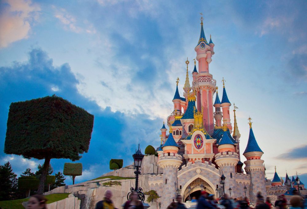 Disneyland Paris / Vorbestrafter Sexualstraftäter plant inszenierte Hochzeit mit Neunjähriger – Polizei greift ein