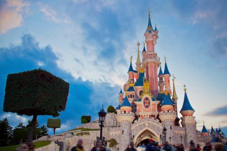 Disneyland Paris / Vorbestrafter Sexualstraftäter plant inszenierte Hochzeit mit Neunjähriger – Polizei greift ein